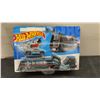 Image 2 : Hot Wheels Super Rigs Park 'N Play Set and 1:18 Scale Ferrari 360 Spider Diecast