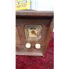 Image 3 : Trav-Ler Portable Tube Radio and United Fireplace Mantel Clock