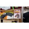 Image 9 : Aurora AFX Stop Police! Ho Scale Slot Car Race Set with Track, Controllers, and More