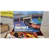 Image 7 : Eldon Power Pack 8 1/32 Scale Road Race Set with Two Slot Cars and Accessories