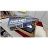 Image 9 : Eldon Power Pack 8 1/32 Scale Road Race Set with Two Slot Cars and Accessories