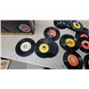 Image 4 : Large Collection of 45 RPM Vinyl Records, Various Artists and Labels Ready 4 the Juke Box