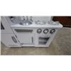 Image 3 : KidKraft White Retro Play Kitchen with Refrigerator, Oven, Sink, and Stovetop 33 x 12 x 32"