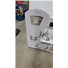 Image 5 : KidKraft White Retro Play Kitchen with Refrigerator, Oven, Sink, and Stovetop 33 x 12 x 32"
