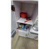 Image 6 : KidKraft White Retro Play Kitchen with Refrigerator, Oven, Sink, and Stovetop 33 x 12 x 32"