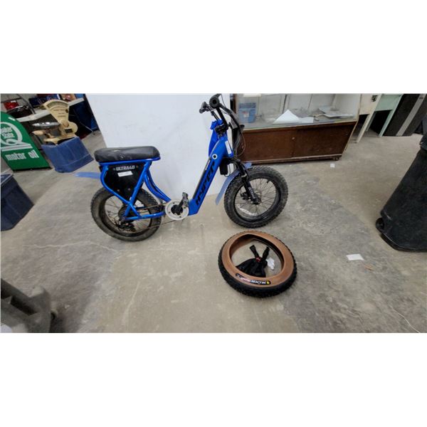 Hyper Ultra40 36V Electric Assist Fat Tire E-Bike with Extra Tire Needs Repair