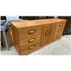 Image 2 : Oak 6 Drawer Dresser with Center Cabinet and Integrated Wood Pulls 70 x 18 x 30