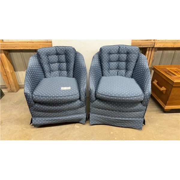 Pair of Blue Tufted Barrel Swivel Chairs with Diamond Pattern Upholstery 35 x 30 x 30