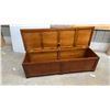 Image 3 : Cherry-Finish Wooden Storage Bench with Hinged Lid and Panel Design 63 x 20 x 18