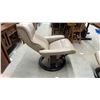 Image 4 : Stressless by Ekornes Leather Recliner Chair with Matching Ottoman