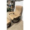 Image 2 : Stressless by Ekornes Leather Recliner Chair and Ottoman with Classic Base