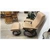 Image 3 : Stressless by Ekornes Leather Recliner Chair and Ottoman with Classic Base