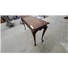 Image 3 : Queen Anne Style Cherry Wood Sofa Table with Cabriole Legs 27 x 48 x 15"