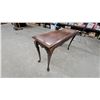 Image 4 : Queen Anne Style Cherry Wood Sofa Table with Cabriole Legs 27 x 48 x 15"
