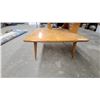 Image 2 : Heywood-Wakefield Mid-Century Modern Blonde Maple Two-Tier Side Table 22 x 22 x 29"