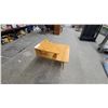 Image 5 : Heywood-Wakefield Mid-Century Modern Blonde Maple Two-Tier Side Table 22 x 22 x 29"