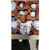 Image 3 : Ingri Porcelain Tea Set with Blue Floral Pattern in Presentation Box