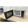Image 3 : Salton MW2079 Countertop Microwave Oven 900W Output 120V