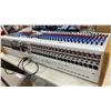 Image 5 : Peavey Sanctuary Series S-32 Mixing System with Digital Feedback Elimination and Effects