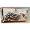 Image 4 : Two New Non-Stick Brownie Pans with Removable Dividers and Loony Bin Canadian Dollar Plastic Coin