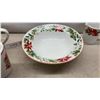 Image 10 : 34 Piecea, Kaf Holiday Stoneware Christmas Poinsettia Dinnerware Set with Mugs and Serving Pieces