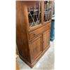 Image 5 : Georgian Style Mahogany Bookcase Cabinet with Fretwork Glass Doors and Pediment 16 x 32 x 71