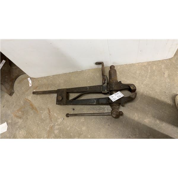 Antique Blacksmith Post Leg Vise with Mounting Bracket
