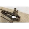 Image 2 : Antique Blacksmith Post Leg Vise with Mounting Bracket