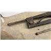 Image 3 : Antique Blacksmith Post Leg Vise with Mounting Bracket