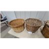 Image 3 : Vintage Wooden Bushel Baskets Set of Three and 1 Lid