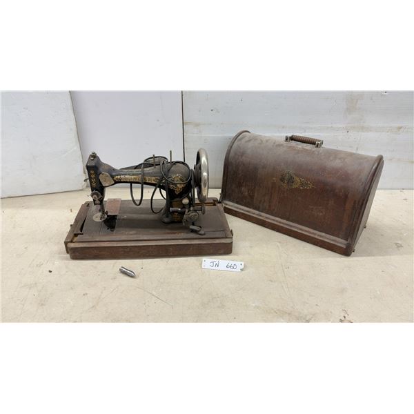 Singer Portable Sewing Machine with Case