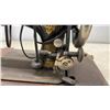 Image 5 : Singer Portable Sewing Machine with Case