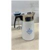 Image 8 : Corning Ware Blue Cornflower 10-Cup Percolator and 5-Liter Covered Casserole Dish with Original
