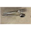 Image 6 : Nobility Plate Silver-Plated Flatware Set in Wooden Chest with Serving Pieces and More