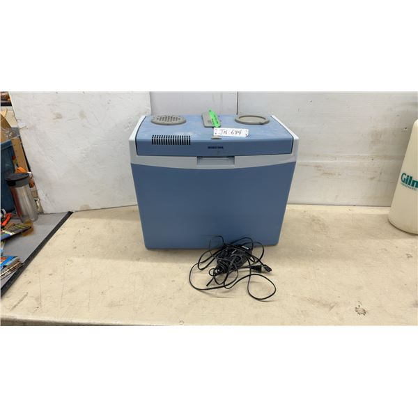 Mobicool T35 DC-S Thermoelectric Cooler with AC Adapter