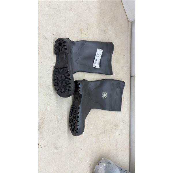 Steel Toe Rubber Boots, Size 9
