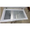 Image 4 : Kenmore Chest Freezer with Wire Storage Basket 32 x 37 x 20"