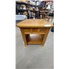 Image 1 : Oak End Table with Lower Shelf and Drawer 24 x 22.6 x 22.6"