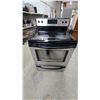 Image 4 : Frigidaire Stainless Steel Electric Range with Smooth Glass Cooktop Self Clean