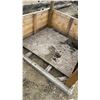 Image 5 : Wood Shelter 66 x 66 x 91