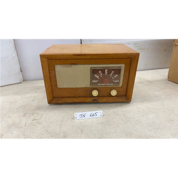 Northern Electric Vintage Wooden Tabletop Am Radio