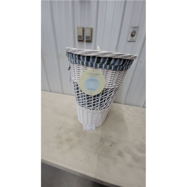 White Willow Laundry Hamper with Lid and Double-Sided Liner, 17" X 11 1/2" X 23 1/4"