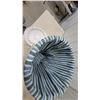 Image 5 : White Willow Laundry Hamper with Lid and Double-Sided Liner, 17" X 11 1/2" X 23 1/4"
