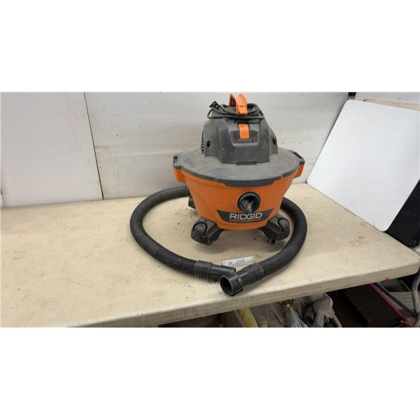 Ridgid HD06001 6-Gallon 3.5 Peak Horsepower Wet/Dry Shop Vacuum with Hose