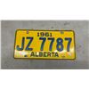 Image 3 : 1961 Alberta and 1977 Ontario Vintage License Plates, Set of Three