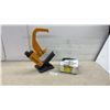 Image 1 : Bostitch Pneumatic Flooring Stapler with Grip Rite 15 Gauge 2" Collated Staples
