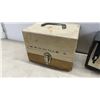 Image 4 : Kodak Brownie 8 Movie Projector Model 10 with Original Carrying Case