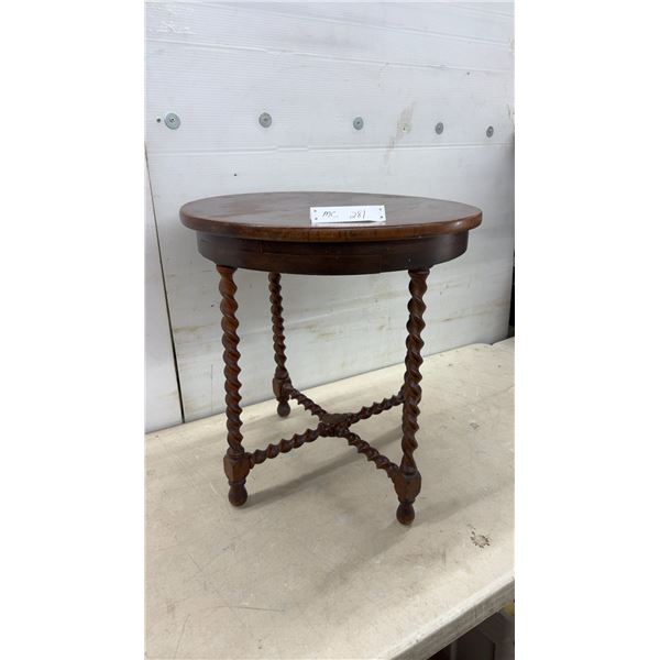 Antique Round Side Table with Barley Twist Legs, 22 x 21"