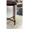 Image 2 : Antique Round Side Table with Barley Twist Legs, 22 x 21"