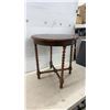 Image 6 : Antique Round Side Table with Barley Twist Legs, 22 x 21"